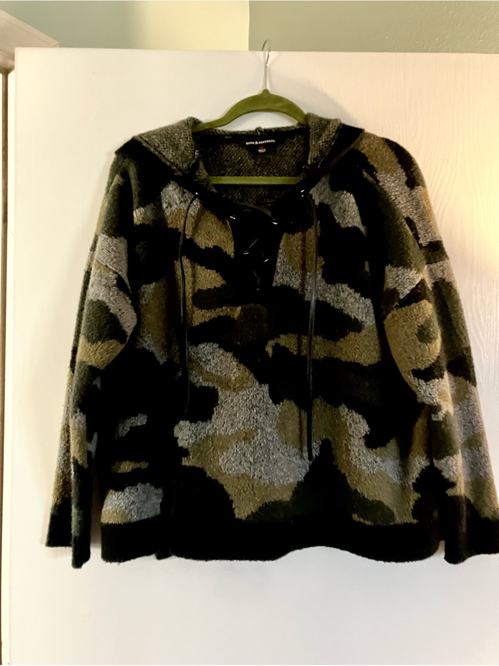 Rock & Republic Black and Gray Textured Knit Sweater